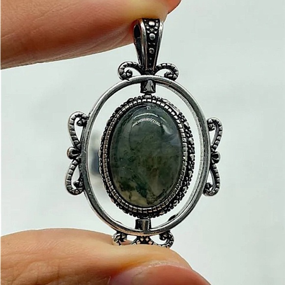 Moss Agate Rotating Crystal Pendant - Picture 1 of 2